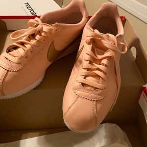 WMNS classic Cortez leather